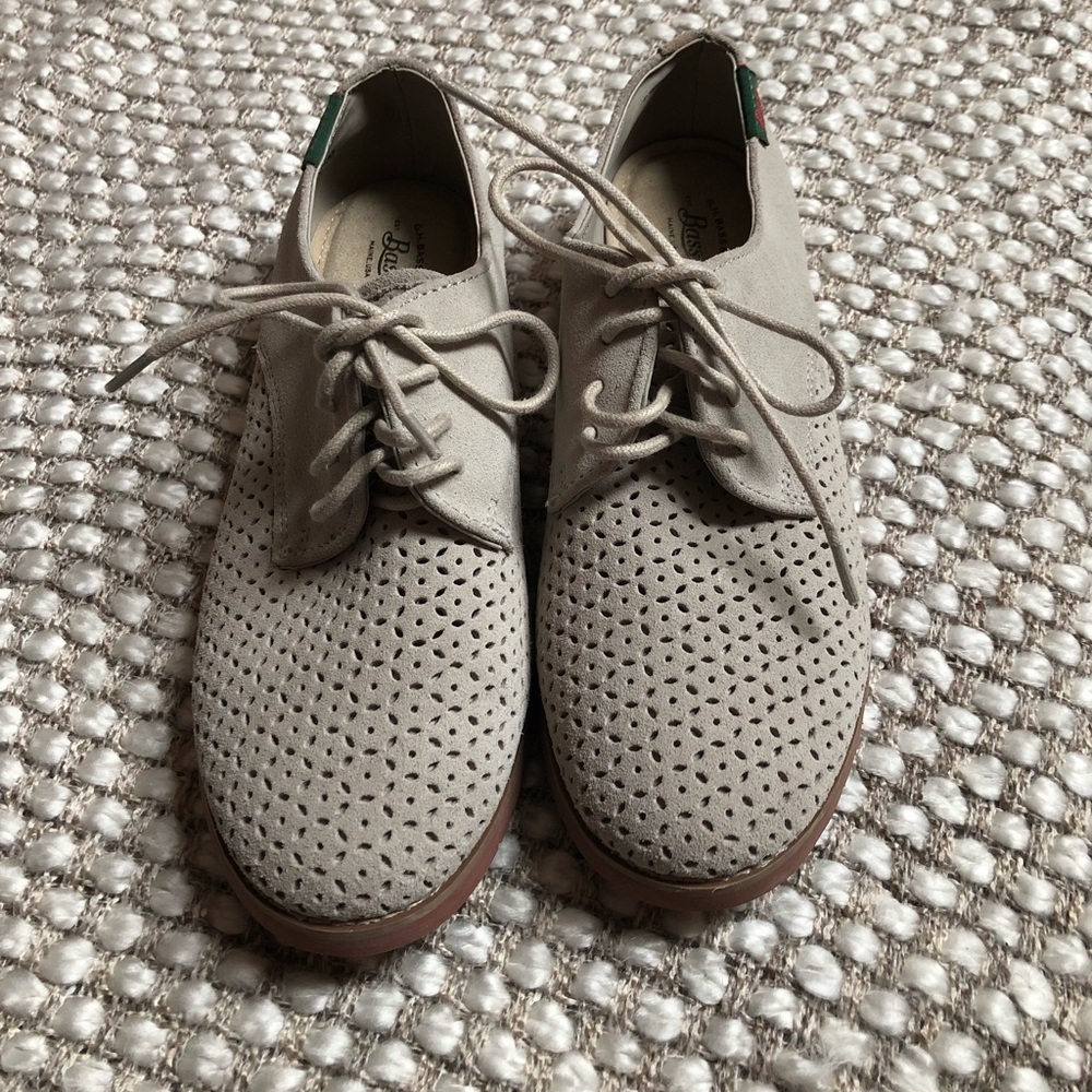 Flat shoes